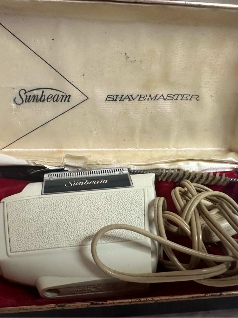 Vintage Sunbeam Shavemaster Electric Shaver in Cream